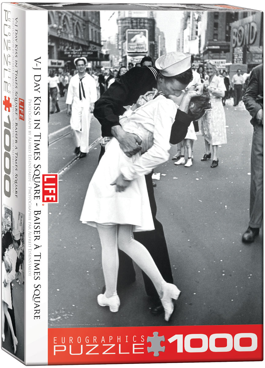 LIFE V-J Day Kiss in Times Square